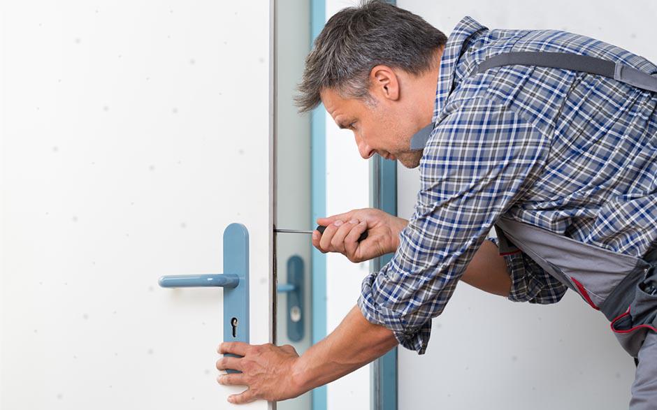 changement serrure porte Orly