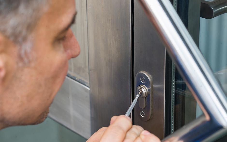 changer barillet de porte Orly